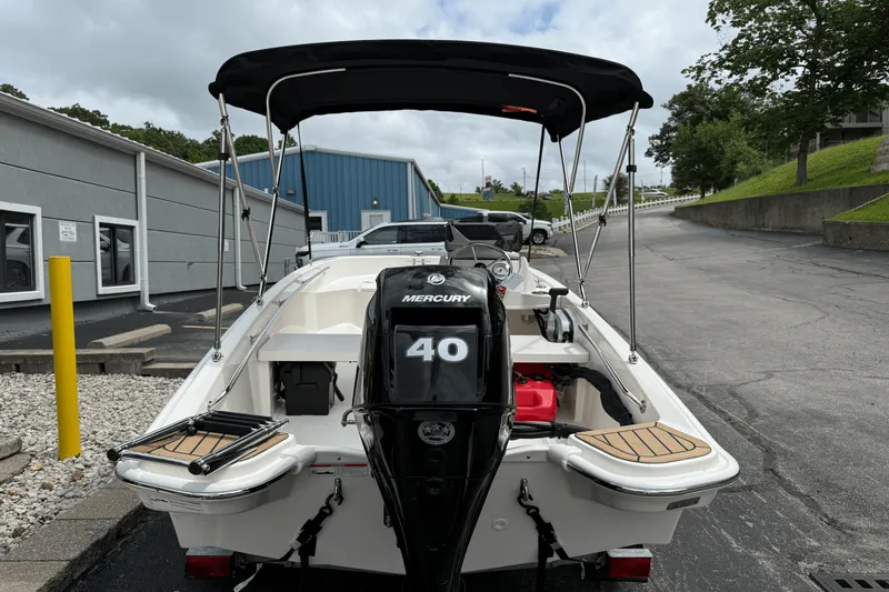 Slide: The Image of Boston Whaler 130 Super Sport 2025 - 8