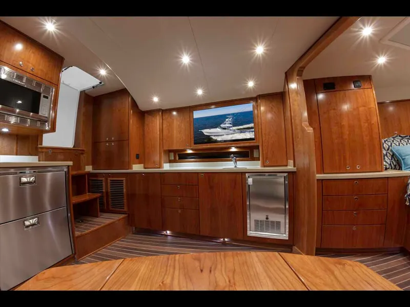 Slide: The Image of Albemarle 41 Express 2020 - 12