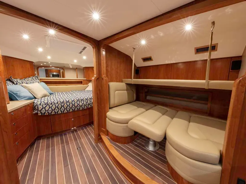 Slide: The Image of Albemarle 41 Express 2020 - 13