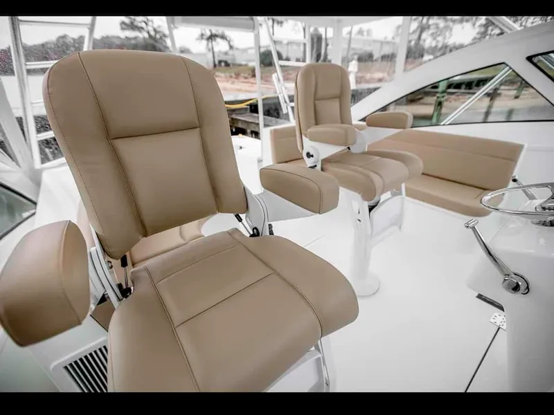 Slide: The Image of Albemarle 41 Express 2020 - 11