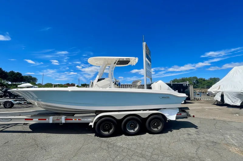 Slide: The Image of Boston Whaler 220 Dauntless 2025 - 2