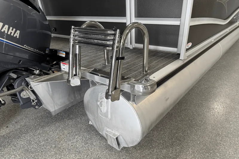 Slide: The Image of Premier 230 Sunsation 2023 - 15