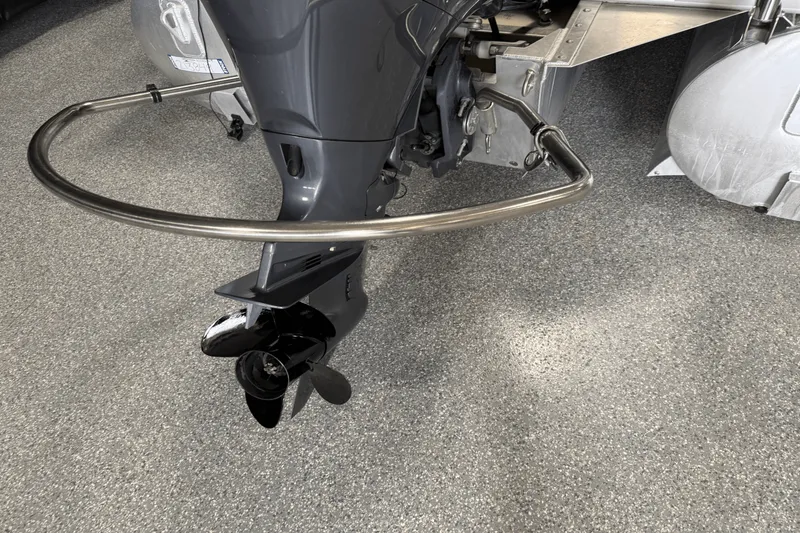 Slide: The Image of Premier 230 Sunsation 2023 - 16