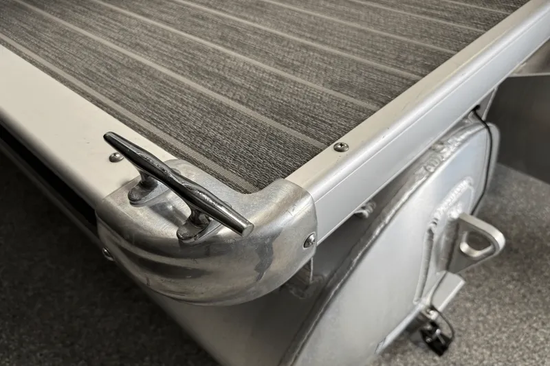 Slide: The Image of Premier 230 Sunsation 2023 - 18