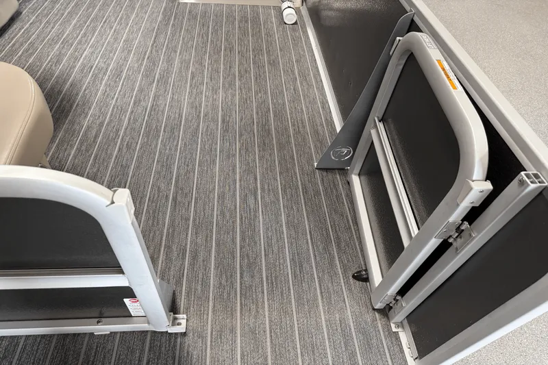 Slide: The Image of Premier 230 Sunsation 2023 - 21