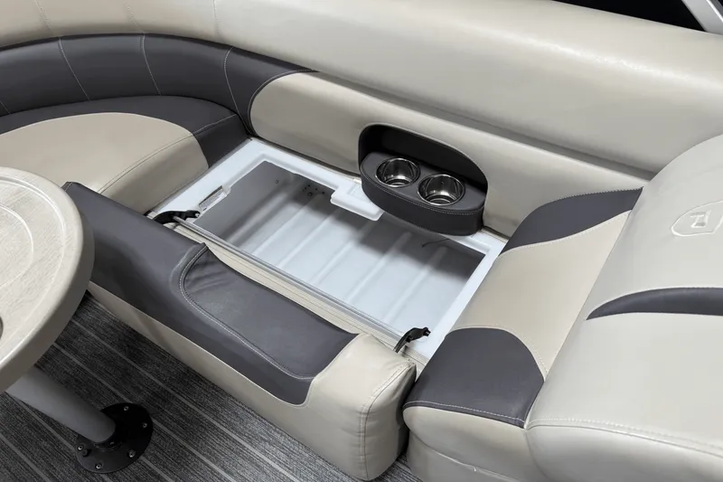 Slide: The Image of Premier 230 Sunsation 2023 - 26