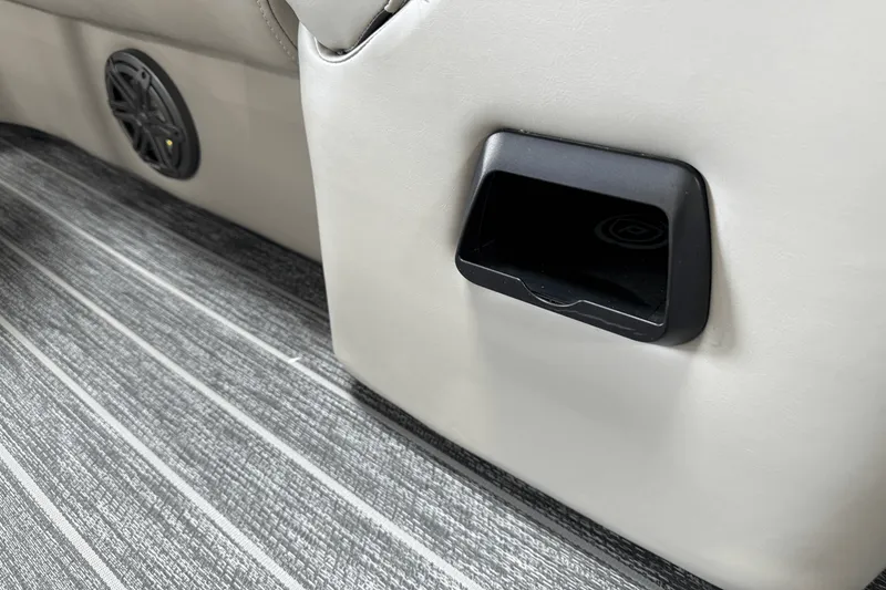 Slide: The Image of Premier 230 Sunsation 2023 - 29