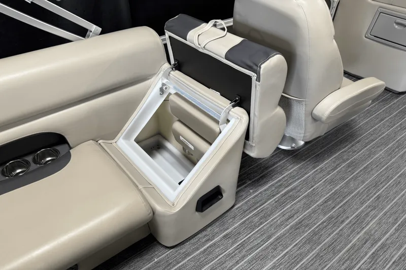 Slide: The Image of Premier 230 Sunsation 2023 - 31