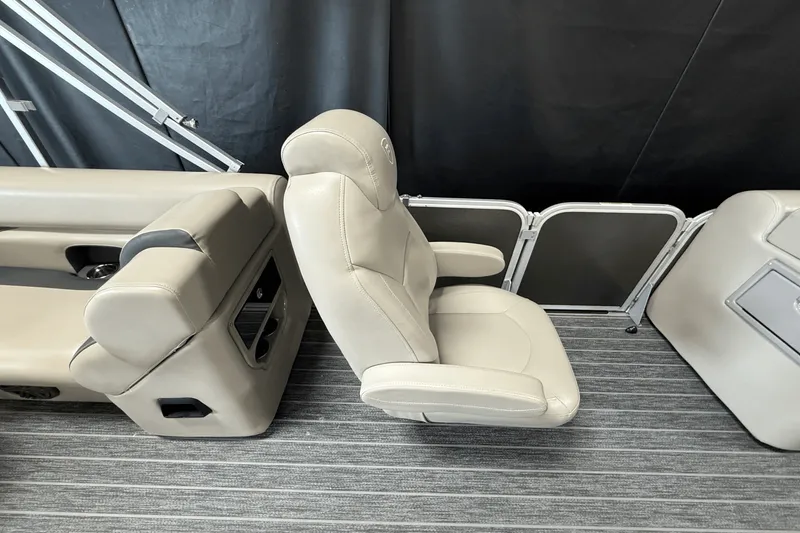 Slide: The Image of Premier 230 Sunsation 2023 - 32