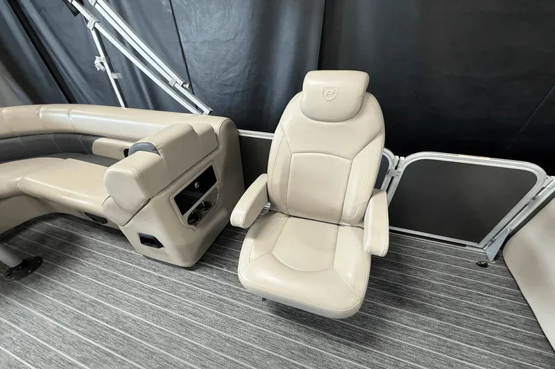 Slide: The Image of Premier 230 Sunsation 2023 - 33