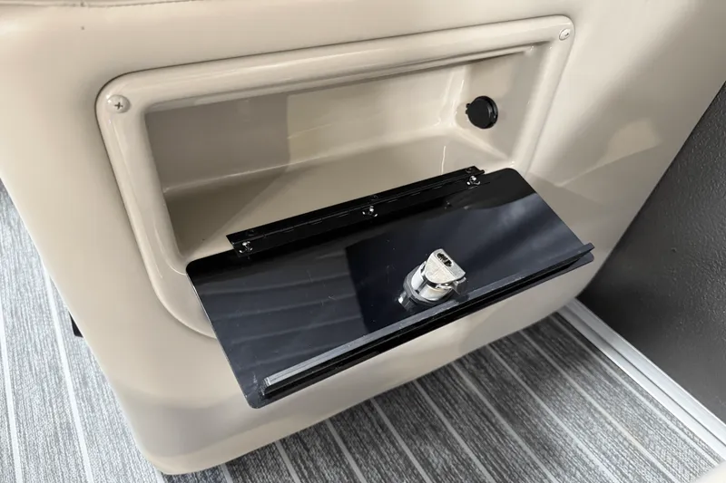 Slide: The Image of Premier 230 Sunsation 2023 - 35