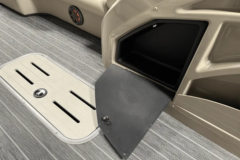 Slide: The Image of Premier 230 Sunsation 2023 - 40