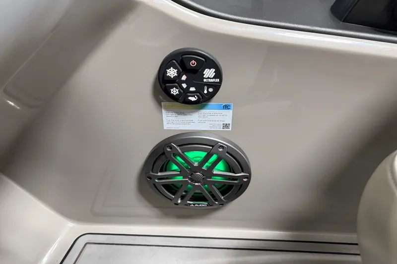 Slide: The Image of Premier 230 Sunsation 2023 - 42