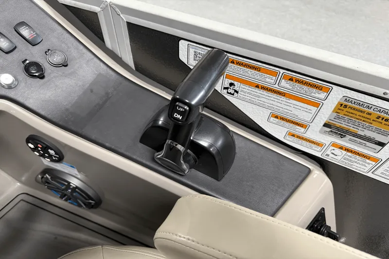 Slide: The Image of Premier 230 Sunsation 2023 - 43