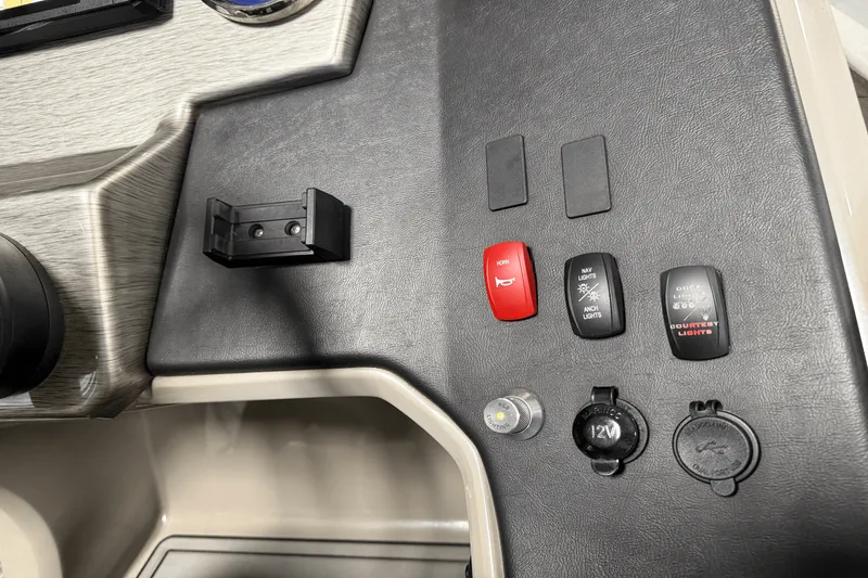 Slide: The Image of Premier 230 Sunsation 2023 - 51