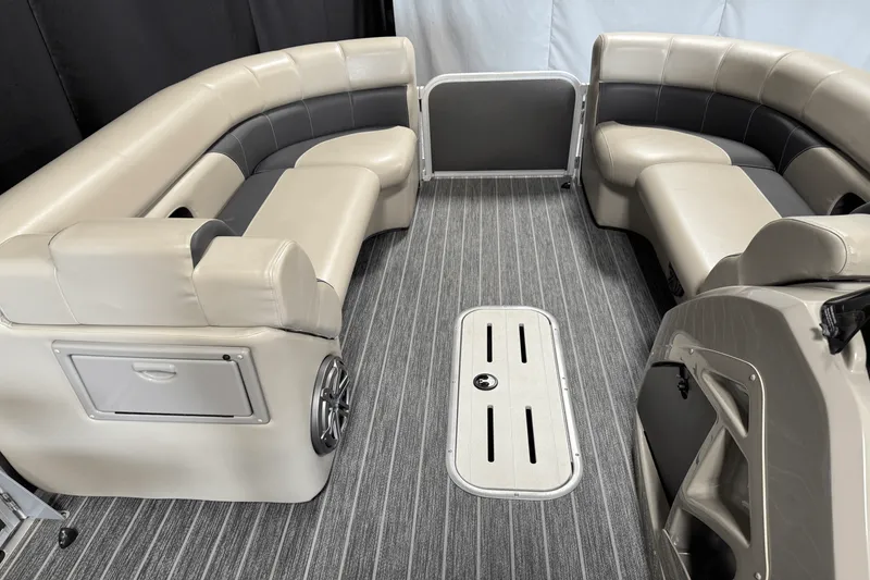 Slide: The Image of Premier 230 Sunsation 2023 - 52