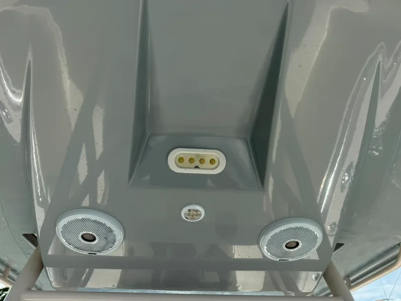 Slide: The Image of Cobia 261 CENTER CONSOLE 2018 - 18
