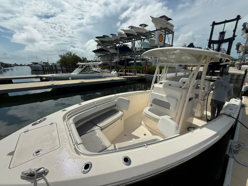 Slide: The Image of Cobia 261 CENTER CONSOLE 2018 - 10