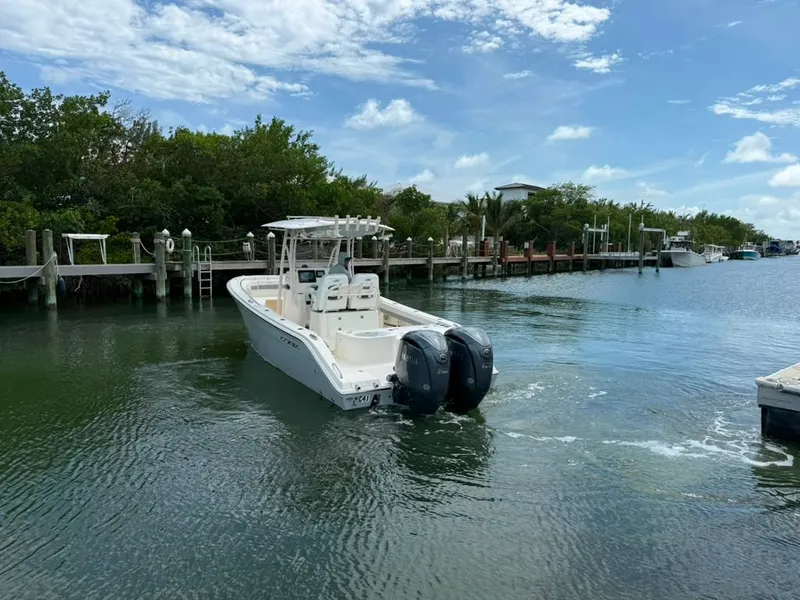 Slide: The Image of Cobia 261 CENTER CONSOLE 2018 - 6