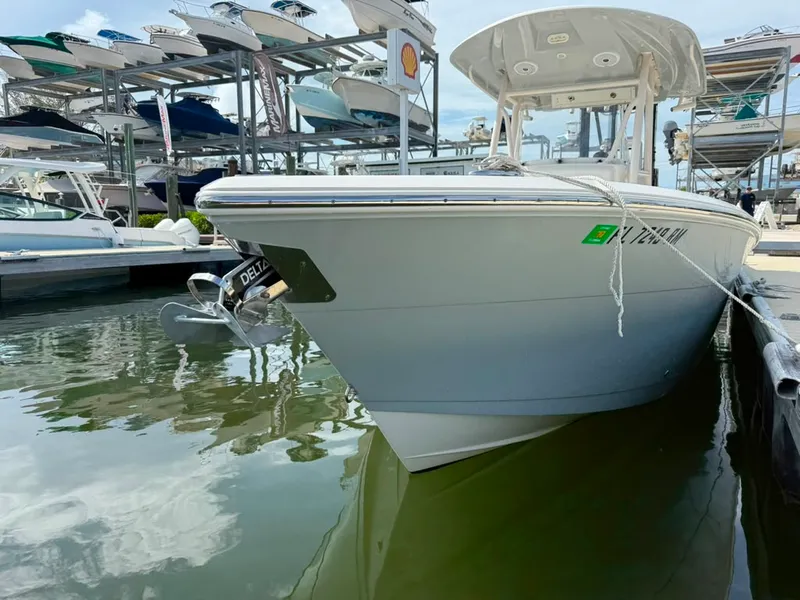 Slide: The Image of Cobia 261 CENTER CONSOLE 2018 - 8