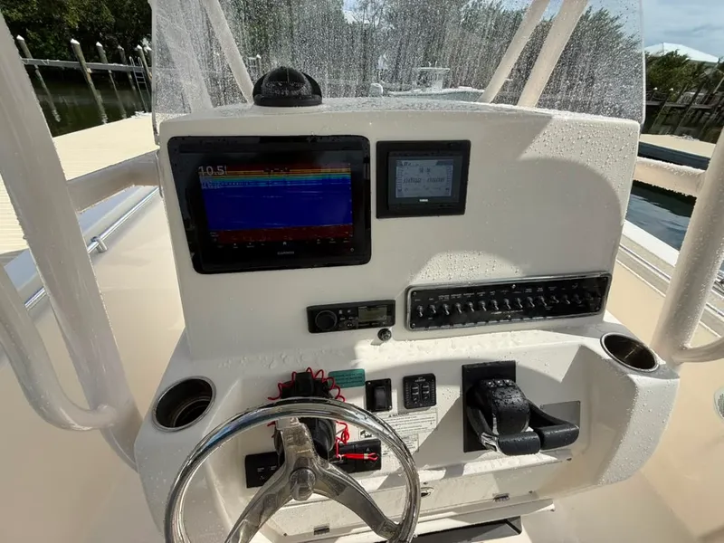 Slide: The Image of Cobia 261 CENTER CONSOLE 2018 - 15