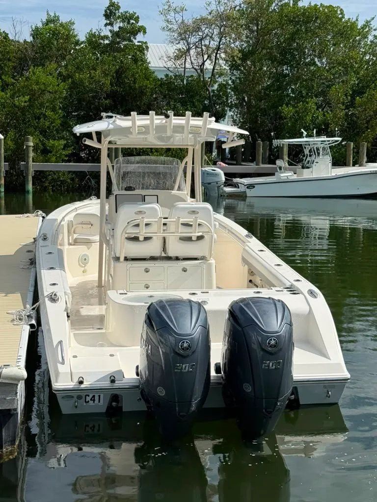 Slide: The Image of Cobia 261 CENTER CONSOLE 2018 - 23