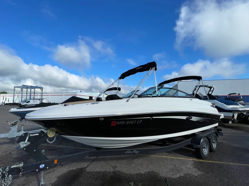 The Image of Sea Ray 240 SUNDECK 2017 - 0