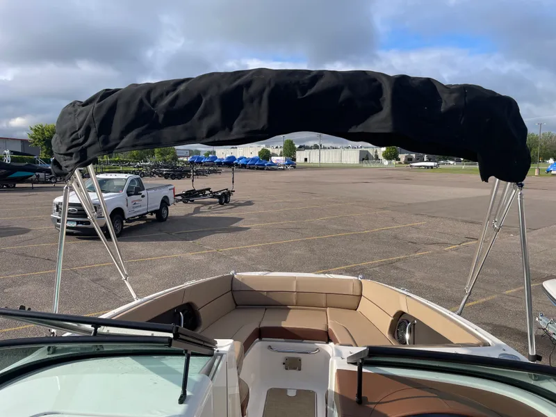Slide: The Image of Sea Ray 240 SUNDECK 2017 - 11