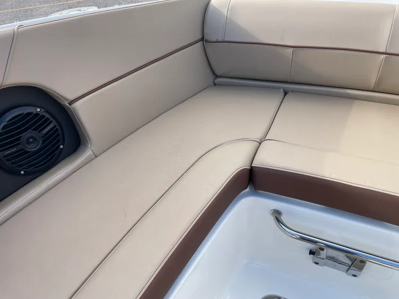 Slide: The Image of Sea Ray 240 SUNDECK 2017 - 13