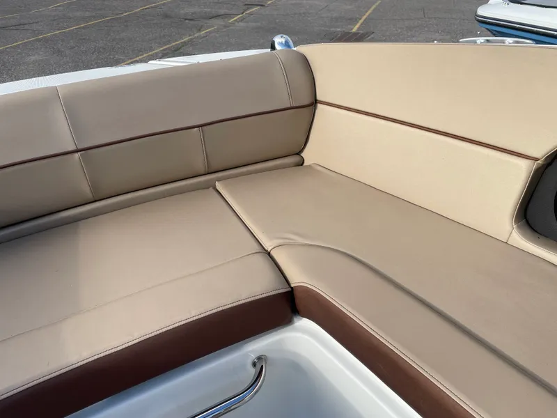 Slide: The Image of Sea Ray 240 SUNDECK 2017 - 17
