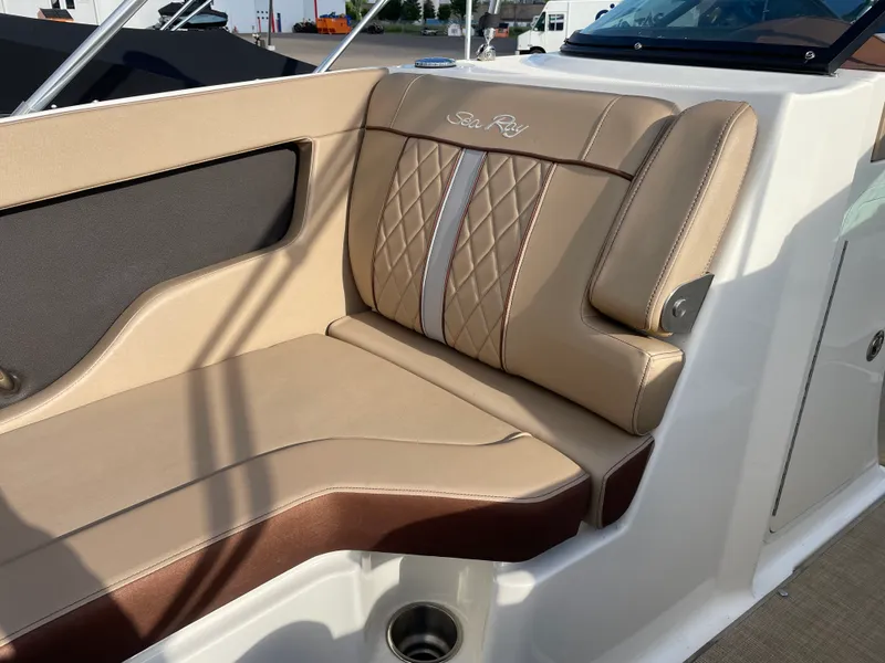 Slide: The Image of Sea Ray 240 SUNDECK 2017 - 18