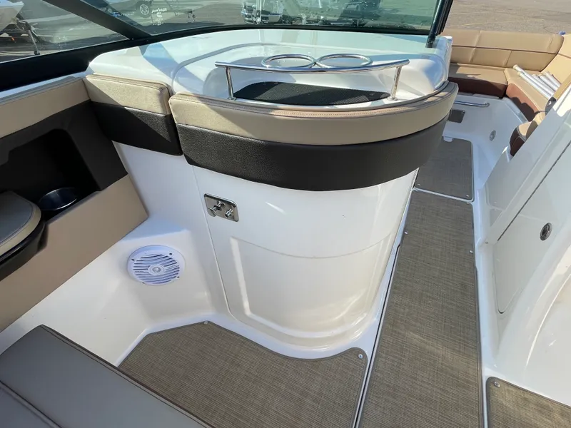 Slide: The Image of Sea Ray 240 SUNDECK 2017 - 20