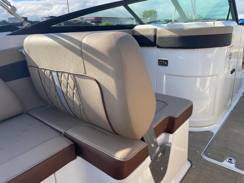 Slide: The Image of Sea Ray 240 SUNDECK 2017 - 21