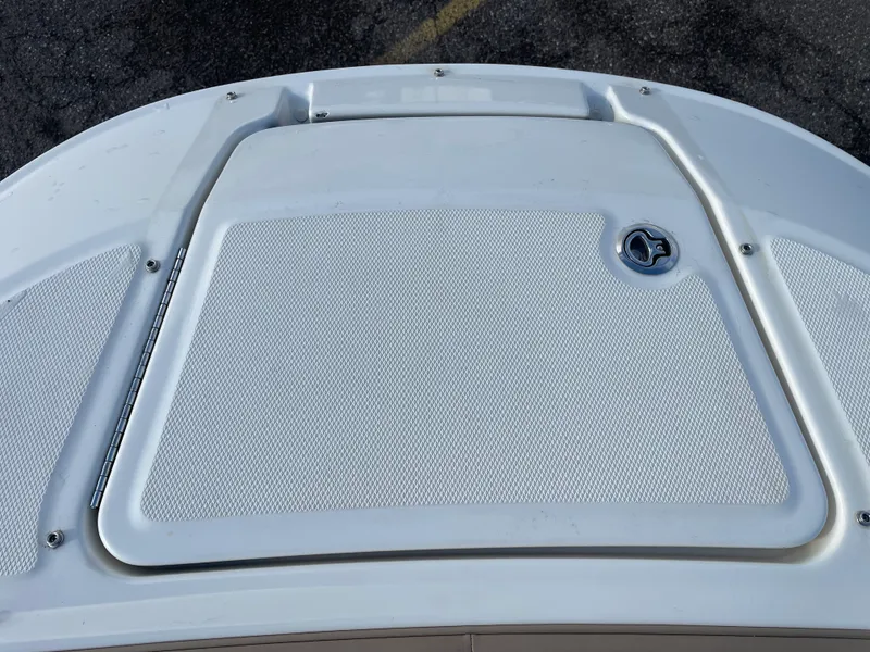 Slide: The Image of Sea Ray 240 SUNDECK 2017 - 27