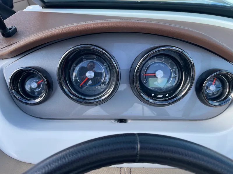 Slide: The Image of Sea Ray 240 SUNDECK 2017 - 40