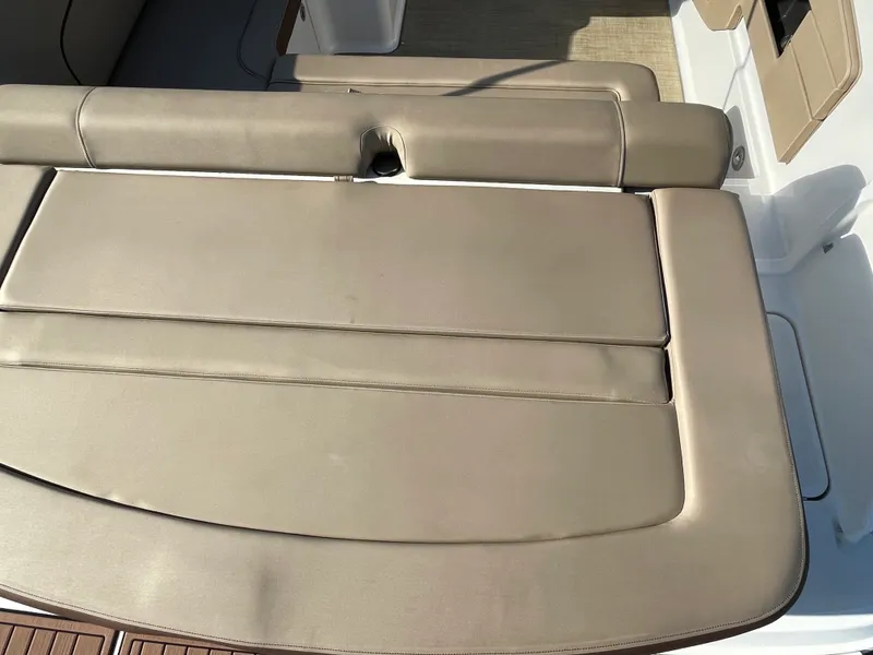 Slide: The Image of Sea Ray 240 SUNDECK 2017 - 43