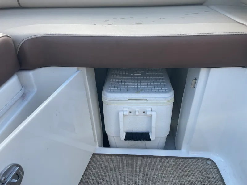 Slide: The Image of Sea Ray 240 SUNDECK 2017 - 45