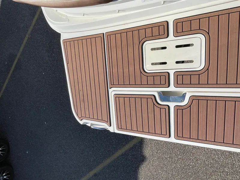 Slide: The Image of Sea Ray 240 SUNDECK 2017 - 49