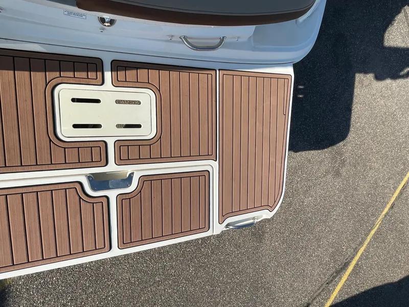 Slide: The Image of Sea Ray 240 SUNDECK 2017 - 50