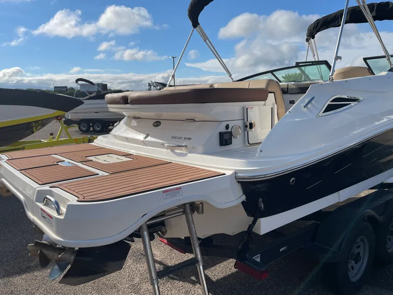 Slide: The Image of Sea Ray 240 SUNDECK 2017 - 51