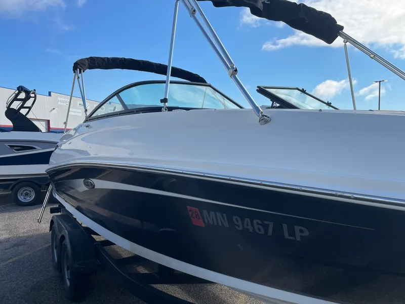 Slide: The Image of Sea Ray 240 SUNDECK 2017 - 6