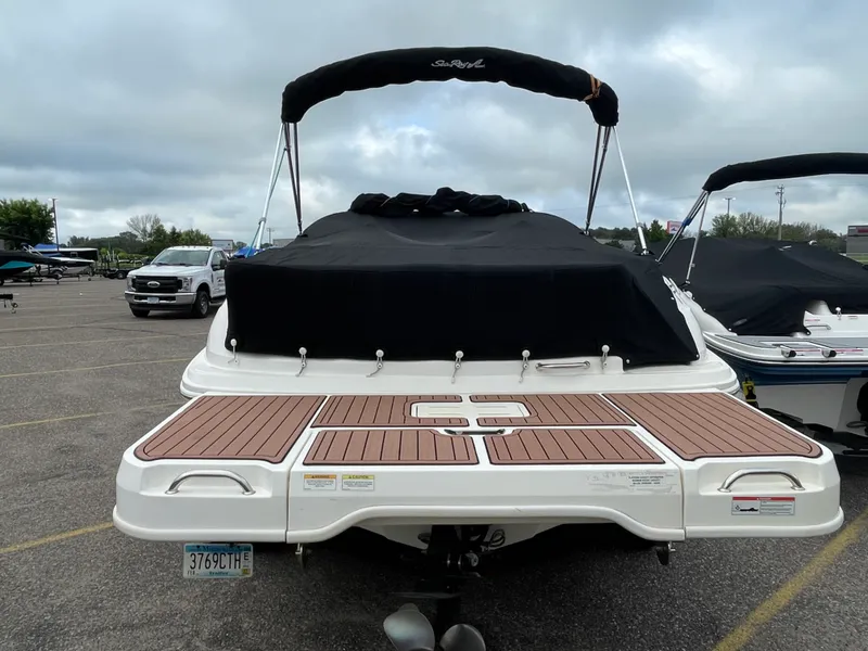 Slide: The Image of Sea Ray 240 SUNDECK 2017 - 9