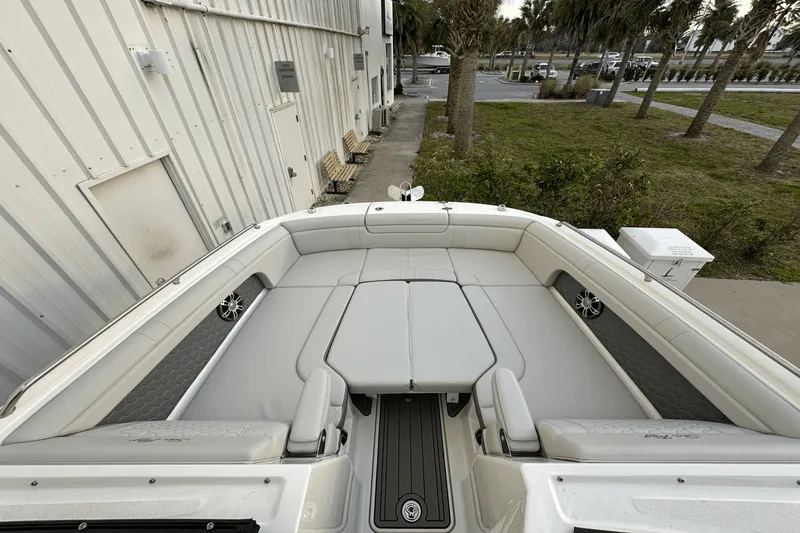 Slide: The Image of Sea Ray 290 SDX OB 2023 - 14