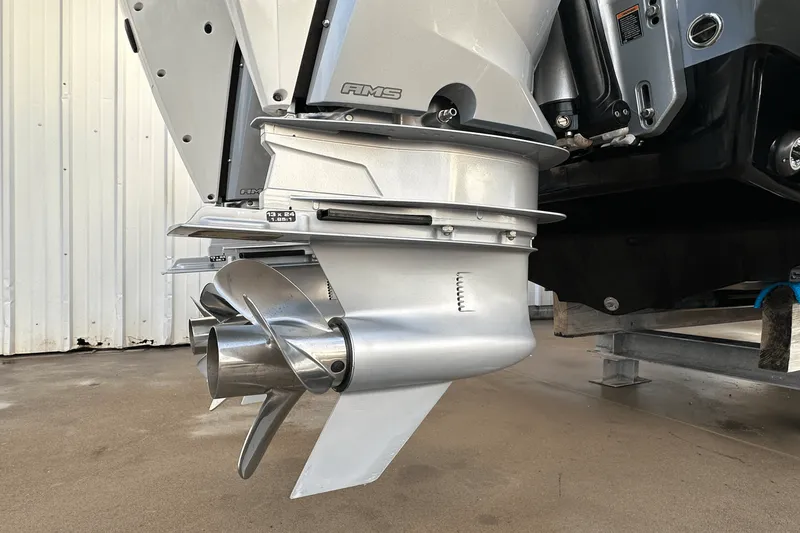 Slide: The Image of Sea Ray 290 SDX OB 2023 - 26