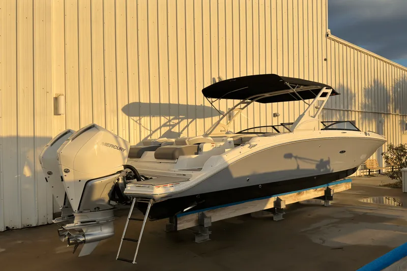 Slide: The Image of Sea Ray 290 SDX OB 2023 - 29