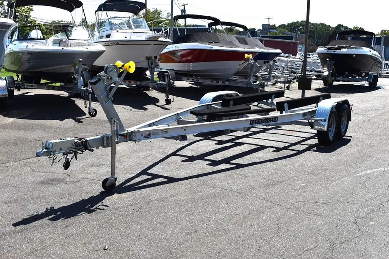 Slide: The Image of Venture Trailers Aluminum Triple Axle Commander Series COM-12600 2026 - 90