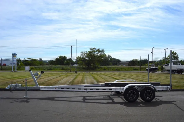 Slide: The Image of Venture Trailers Aluminum Tandem Axle Commander Series COM-7300 2024 - 14