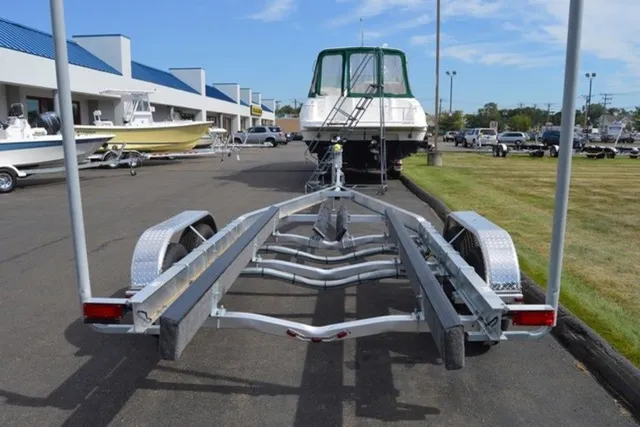 Slide: The Image of Venture Trailers Aluminum Tandem Axle Commander Series COM-7300 2024 - 2