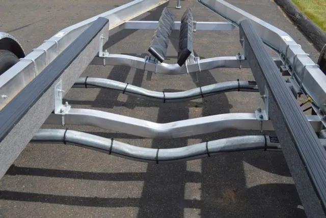 Slide: The Image of Venture Trailers Aluminum Tandem Axle Commander Series COM-7300 2024 - 4