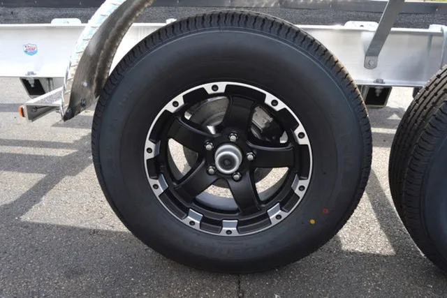 Slide: The Image of Venture Trailers Aluminum Tandem Axle Commander Series COM-7300 2024 - 13